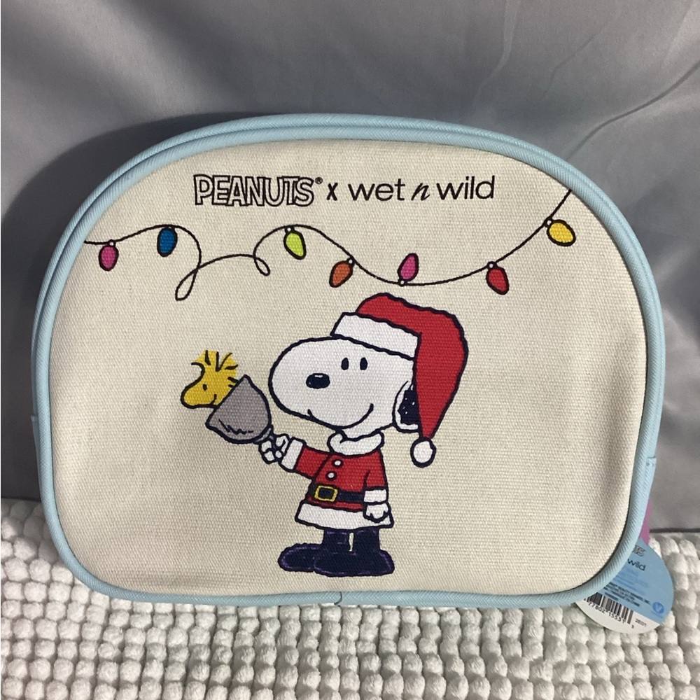 Wet n Wild Peanuts Snoopy Gang 5pc 2022 Set: Bag, Brushes, Sponges & MORE - Picture 12 of 14
